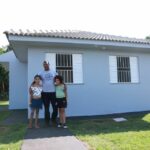Prefeito Ulisses Maia entrega casas para famílias no Jardim Munique