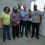 Prefeito Ulisses Maia entrega casas para famílias no Jardim Munique