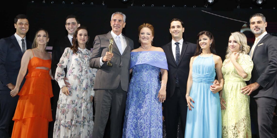 José Armando Quirino recebe prêmio de Empresário do Ano 2023