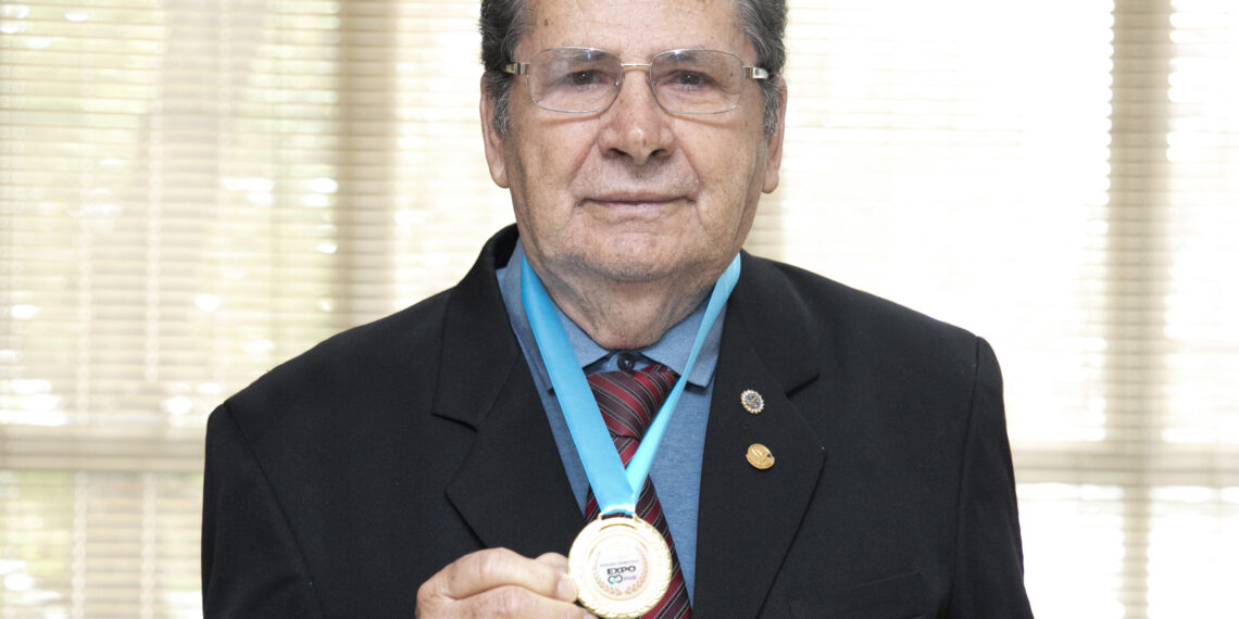 Sociedade reconhece trajetória de 50 anos de  Cláudio Sandri no mercado imobiliário