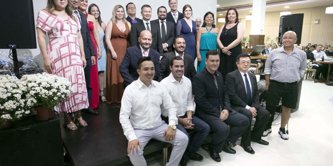 Silvio Rodrigues assume Presidência da AEAM