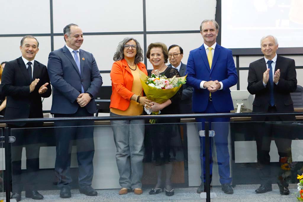 Maria Eliana Palma recebe título de Cidadã Benemérita de Maringá