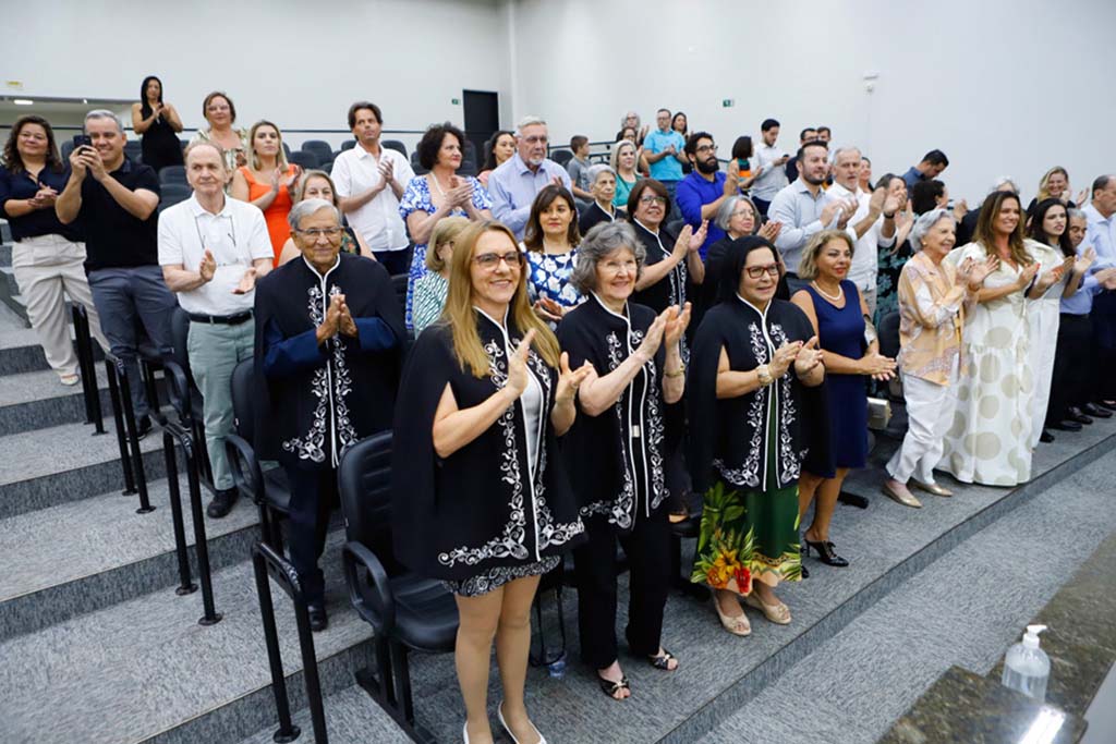 Maria Eliana Palma recebe título de Cidadã Benemérita de Maringá