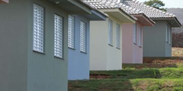 Prefeitura de Maringá entrega Residencial Egeia e concretiza sonho da casa própria de 20 famílias