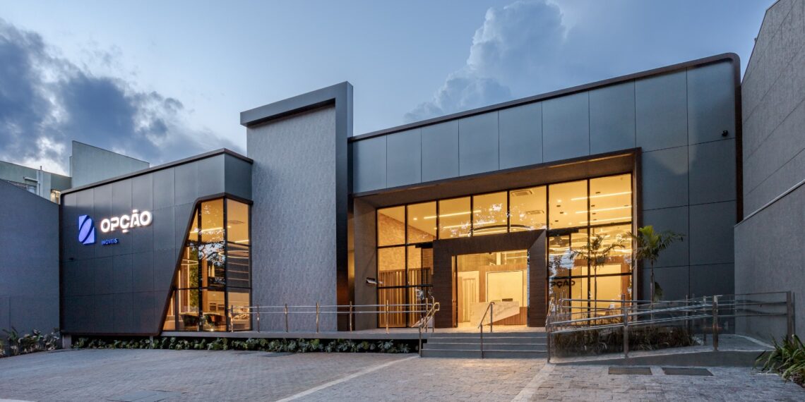 SETOR IMOBILIÁRIO – Opção Imóveis inaugura nova sede