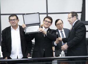 João Teodoro da Silva recebe título de Cidadão Honorário de Maringá