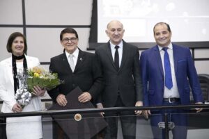 João Teodoro da Silva recebe título de Cidadão Honorário de Maringá