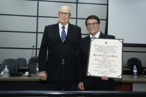 João Teodoro da Silva recebe título de Cidadão Honorário de Maringá