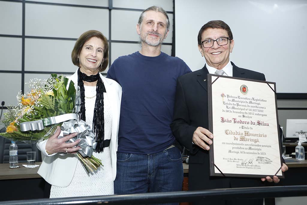 João Teodoro da Silva recebe título de Cidadão Honorário de Maringá