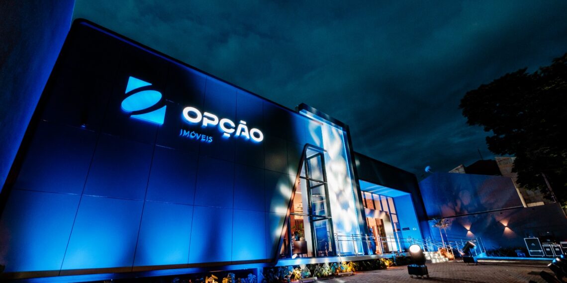 Opção Imóveis inaugura novas instalações