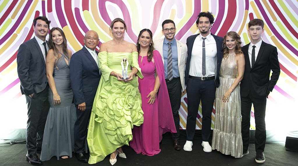 Empresária Fátima Iwata recebe Prêmio ACIM Mulher 2024