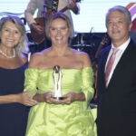 Empresária Fátima Iwata recebe Prêmio ACIM Mulher 2024