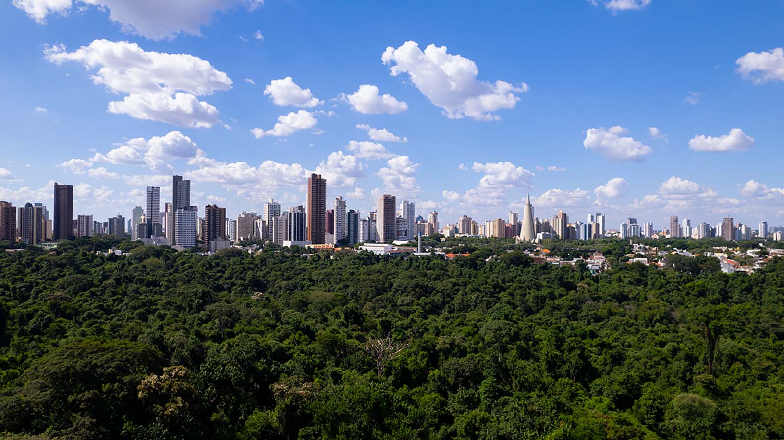 Há 104 prédios com 9,6 mil apartamentos em construção em Maringá