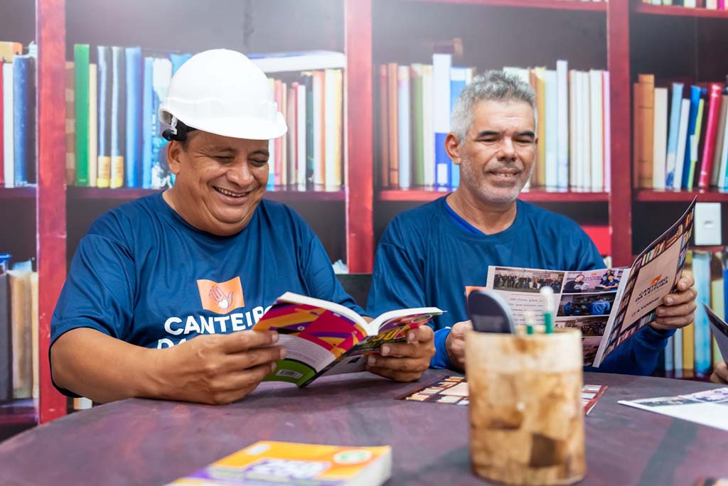 Obra em Maringá recebe "Canteiro da Leitura"