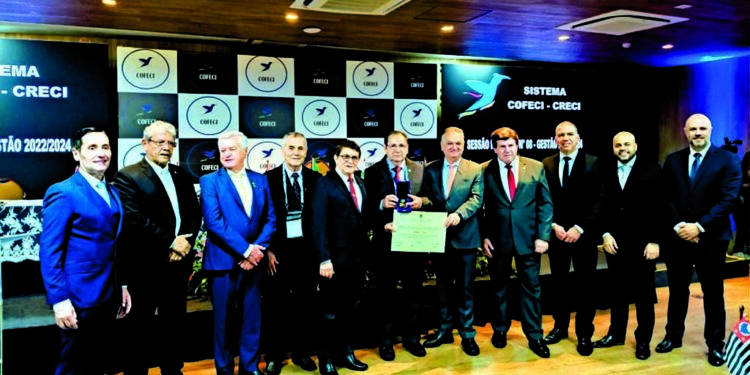 Cofeci concede Comenda ‘JK’ a Cláudio Sandri