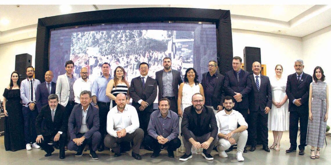 Engenheiro Miguel Fujinami assume Presidência da AEAM