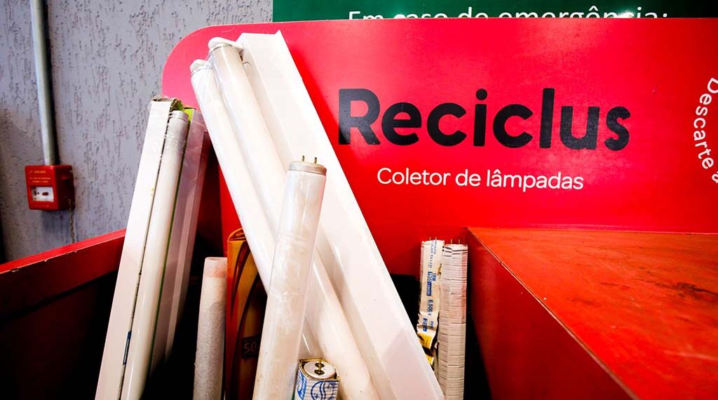 Pilhas, baterias e medicamentos têm locais específicos para descarte em Maringá