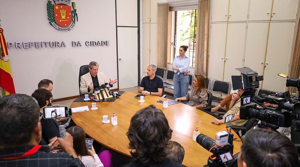Prefeito de Maringá recebe imprensa e explica atualização do IPTU